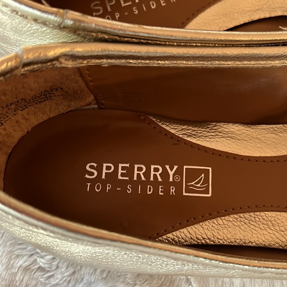 Sperry top slider gold leather size 6.5 slippers - Picture 7 of 7